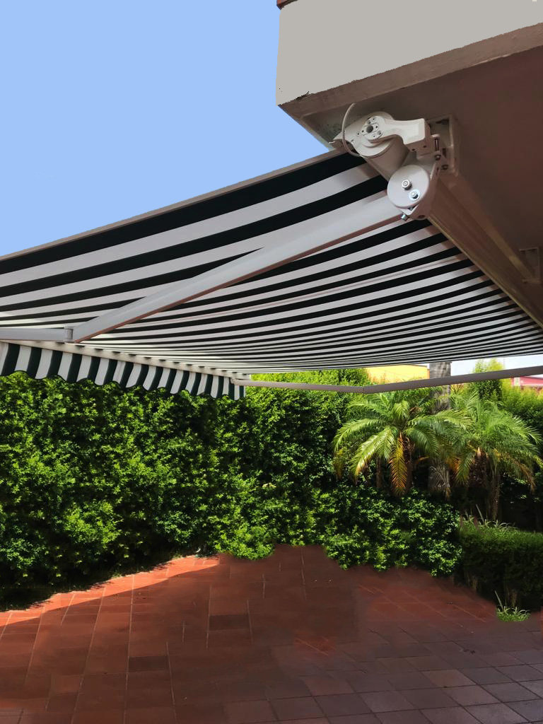 <span>Tende da sole</span>Tenda da sole a bracci