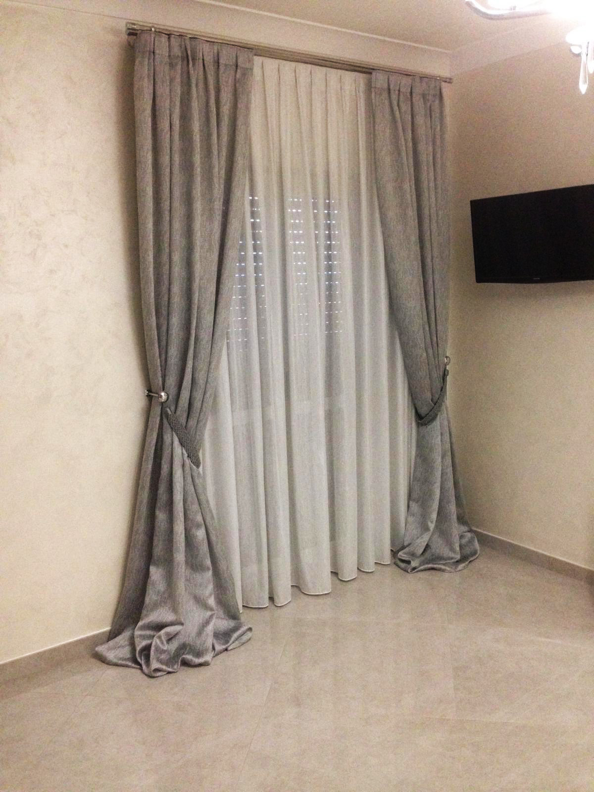 <span>Tende da interno</span>Tenda neoclassica